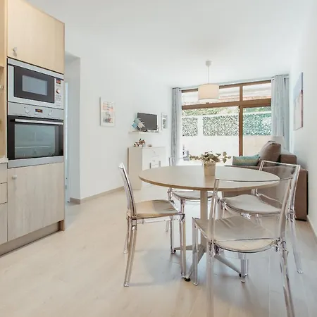 Modern And Spacious With Terrace And Swimming Pool Appartement