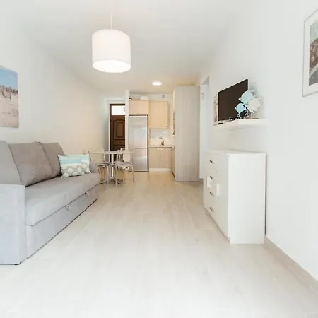 Modern And Spacious With Terrace And Swimming Pool