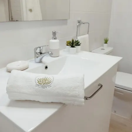 Appartement Modern And Spacious With Terrace And Swimming Pool *