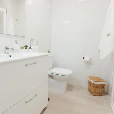Apartment Modern And Spacious With Terrace And Swimming Pool *